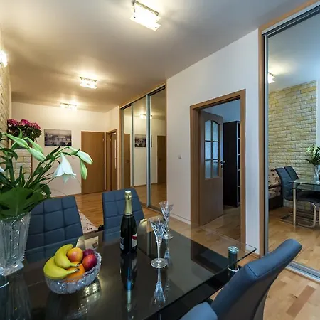 City Centre Apartment *